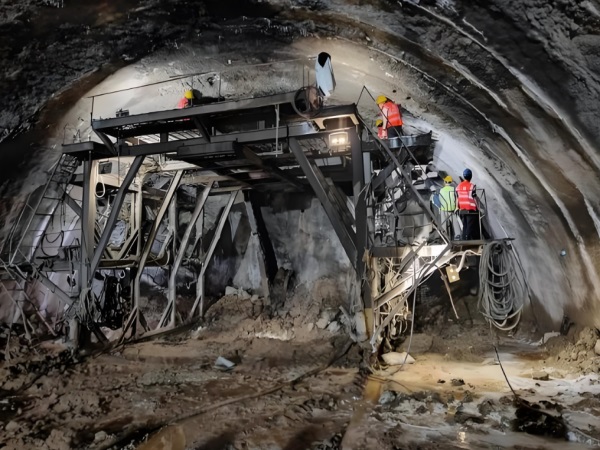 韶关隧道地铁